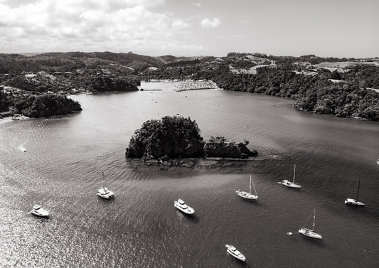 Yeah Nah, Tutukaka (B+W)